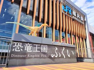 福井駅(フリー素材より)