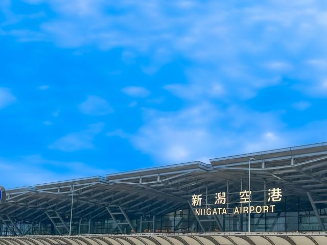 新潟市の風景[新潟空港](フリー素材より)