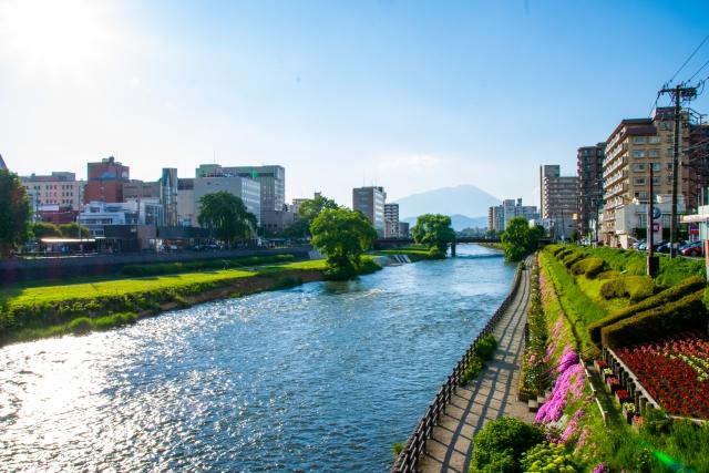 盛岡市/北上川と岩手山(フリー素材より)