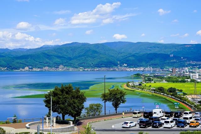 諏訪湖(フリー素材より)