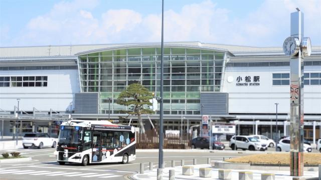 小松駅(フリー素材より)