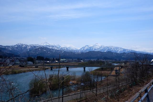 三国山脈と魚沼市の風景(フリー素材より)