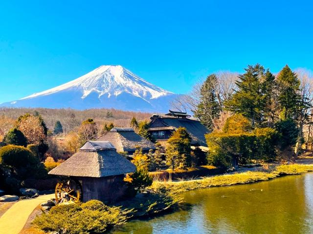 忍野村(フリー素材より)