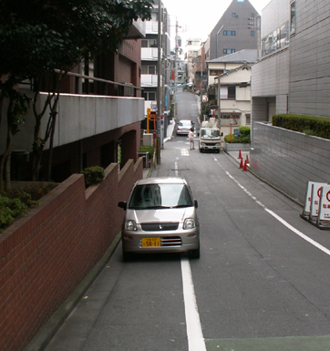 新宿ニューシティホテル脇の坂道