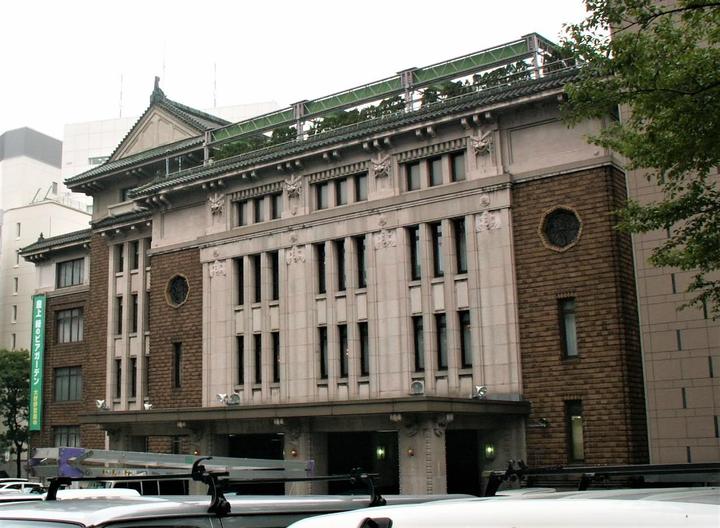 旧・九段会館(2005/6/29撮影)