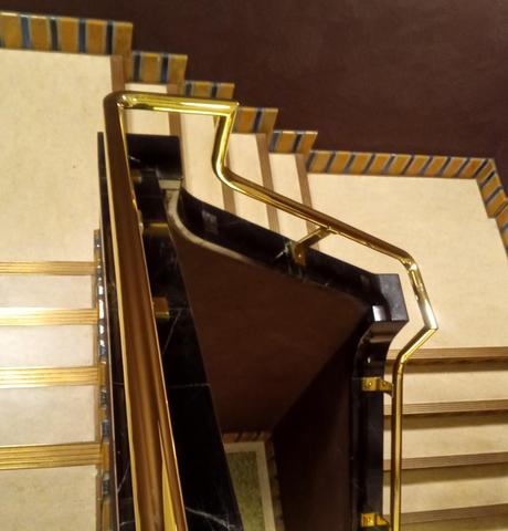 山の上ホテル：見事なアール・デコ調の階段踊り場